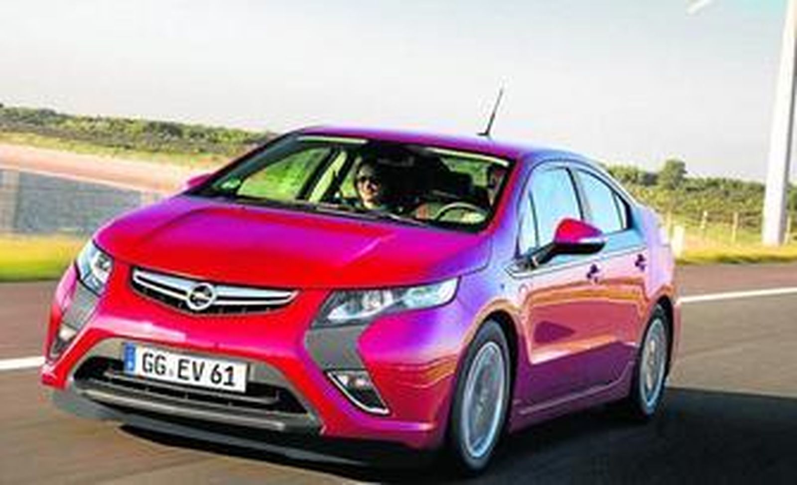 El Ampera traslada el aclamado lenguaje de diseño de Opel al segmento de los coches eléctricos.