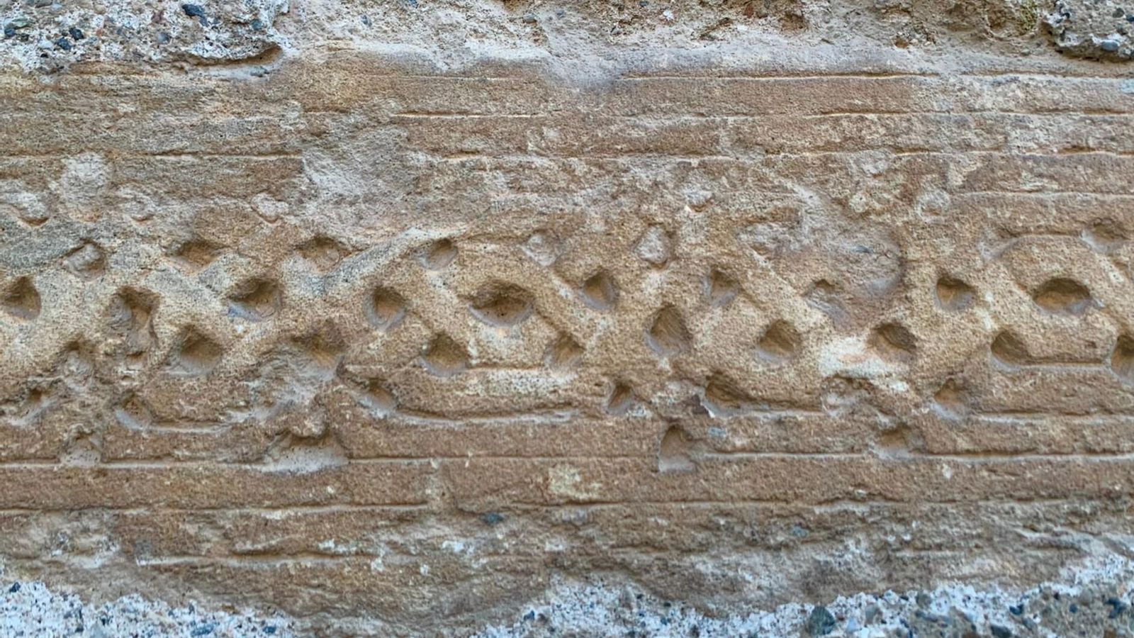 Detalle de una de las sepulturas árabes utilizadas para la construcción de la Iglesia de San Cristóbal