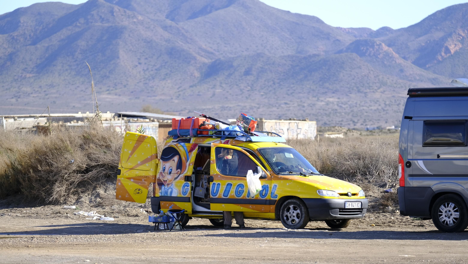 Imágenes de las caravanas estacionadas en el Parque Natural Cabo de Gata-Níjar