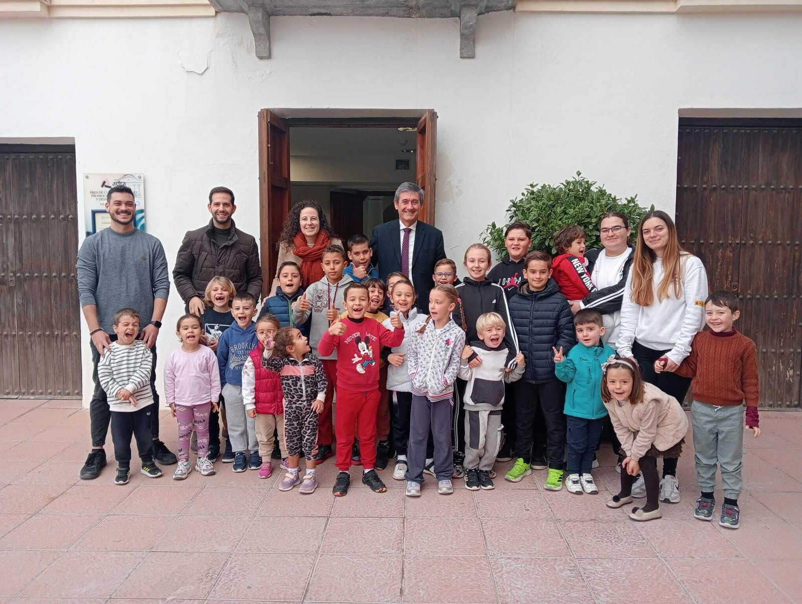 Foto de familia de la excursión del Plan Corresponsables.