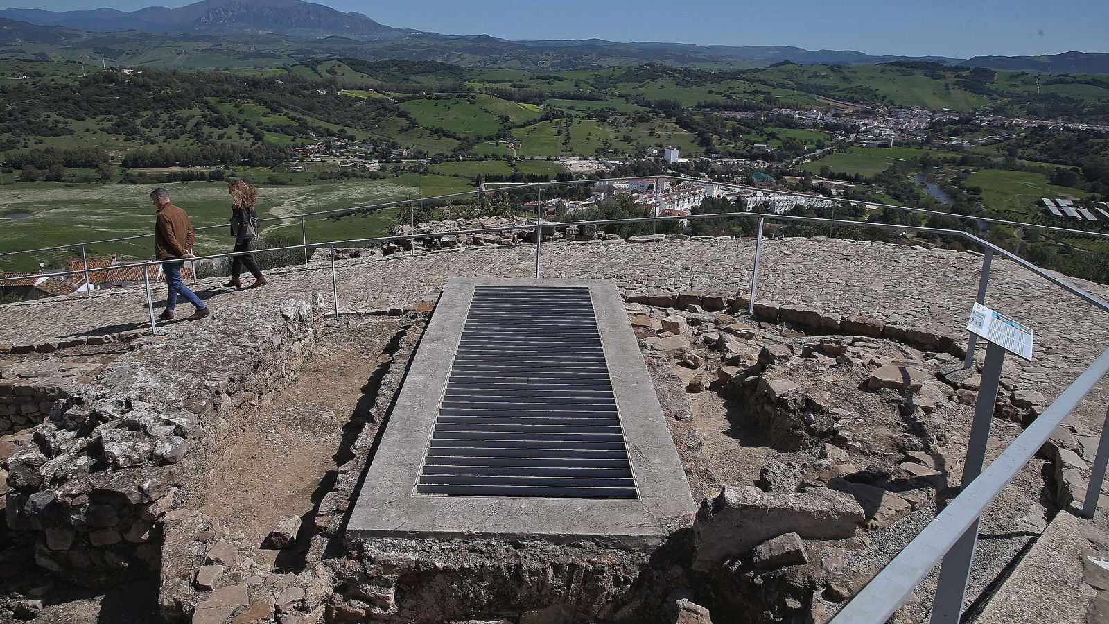 Una de las pasarelas adaptadas a la orografía del terreno.