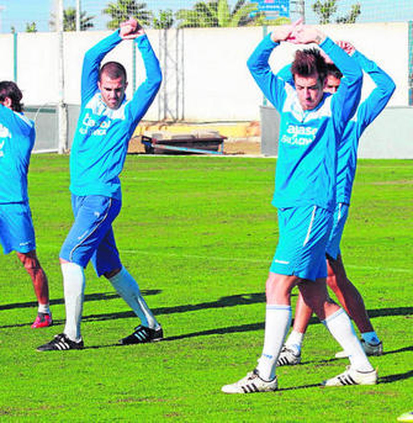 Enrich estira durante el entrenamiento de ayer en la Ciudad Deportiva.