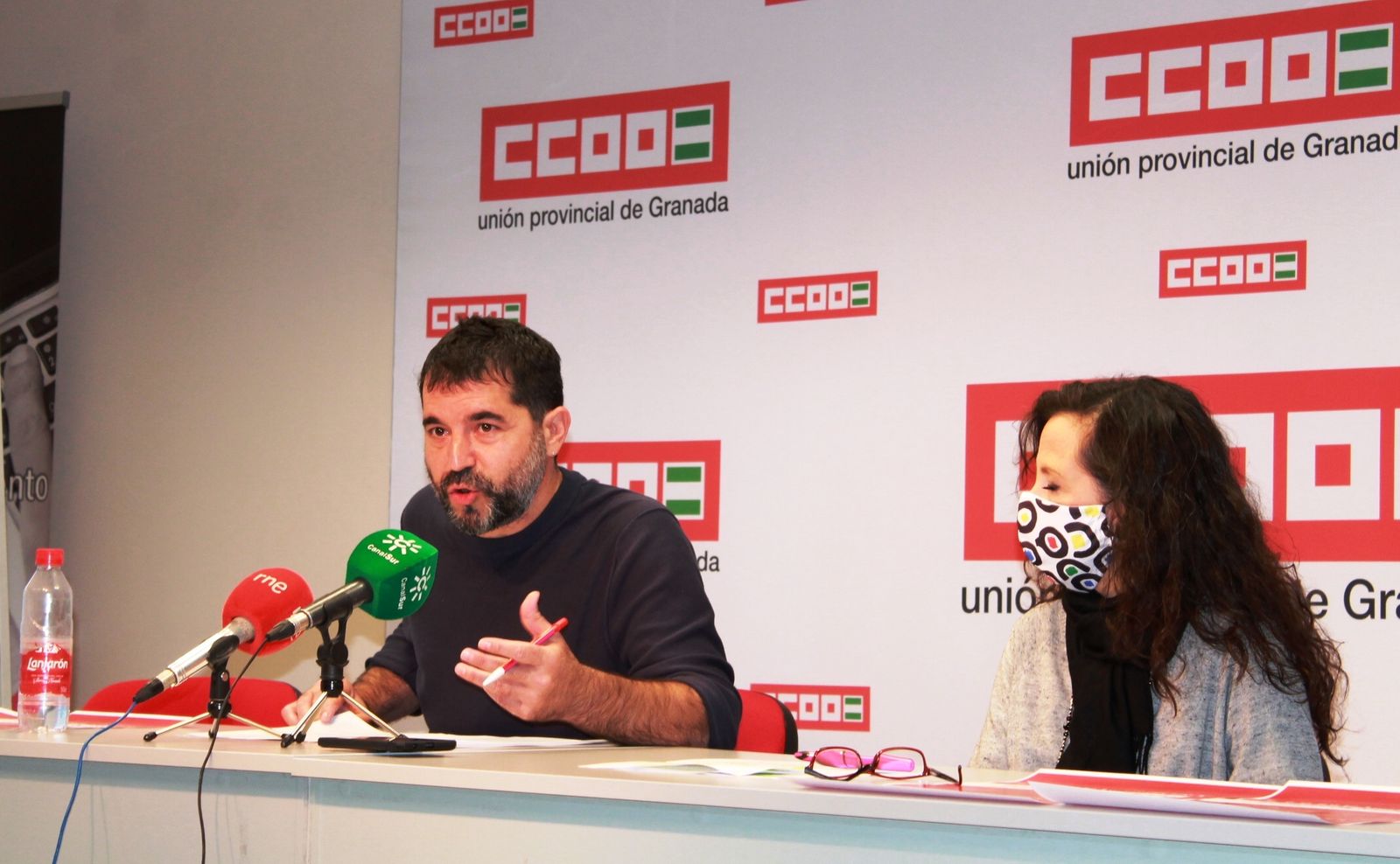 El secretario general de CCOO Granada, Daniel Mesa y la responsable de Área Pública del sindicato, Mercedes González