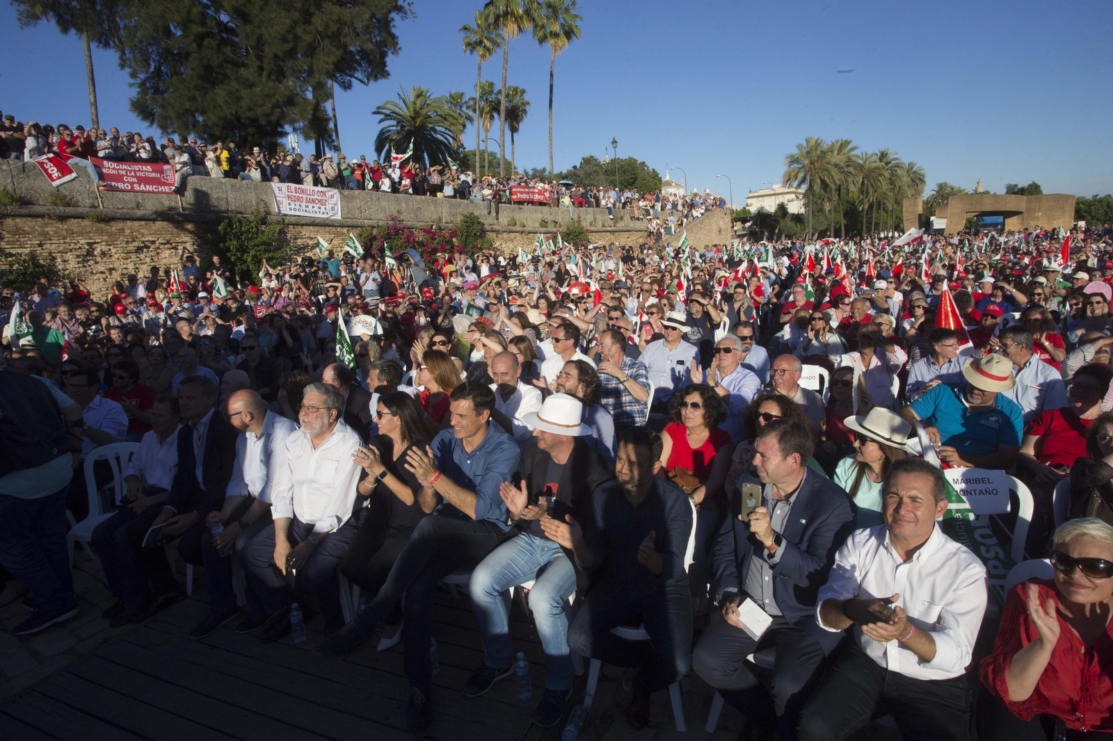 El acto de campaña de Pedro Sánchez en Sevilla, en imágenes