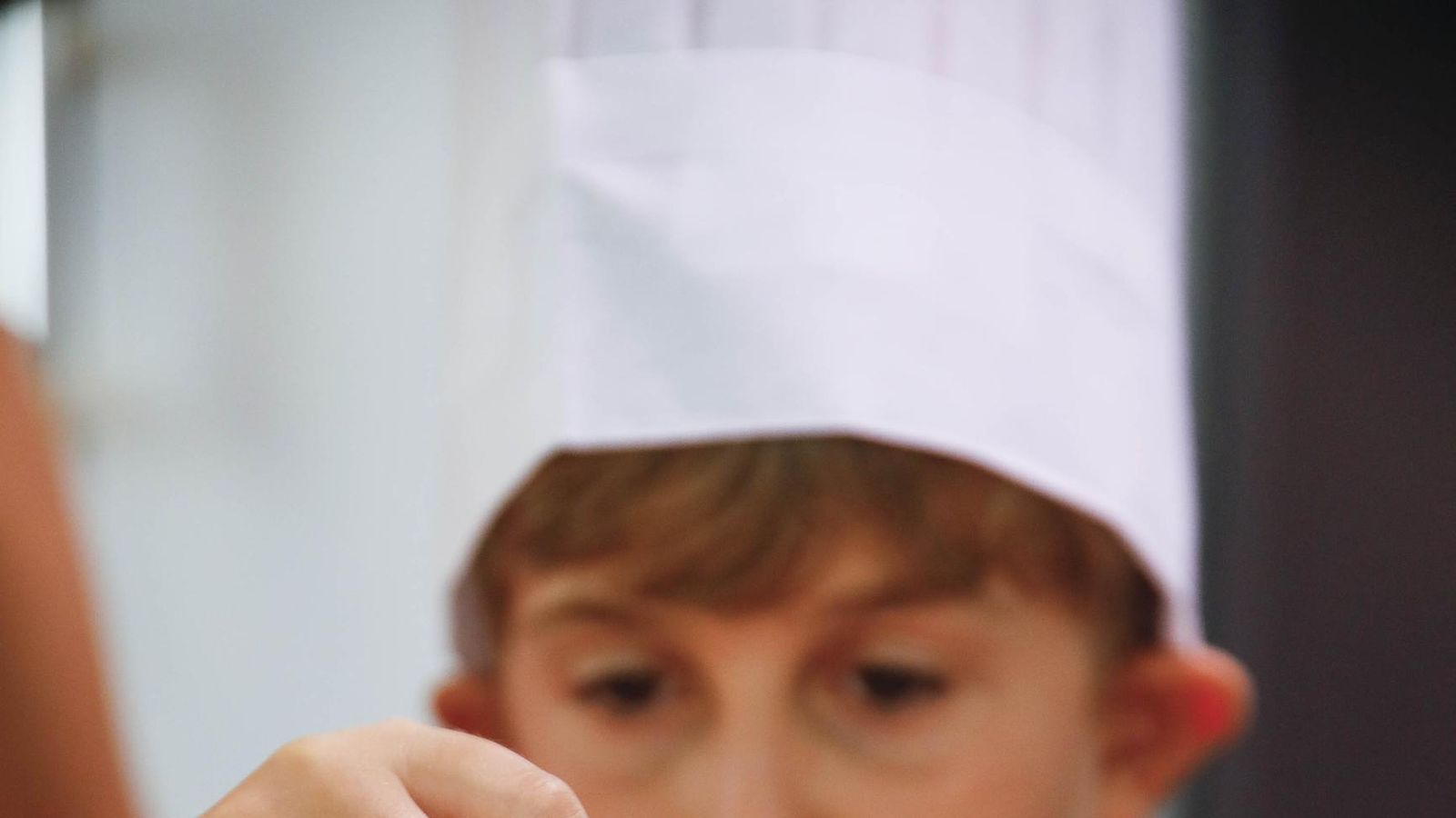 Las imágenes del taller infantil de cocina en el mercado de Almería
