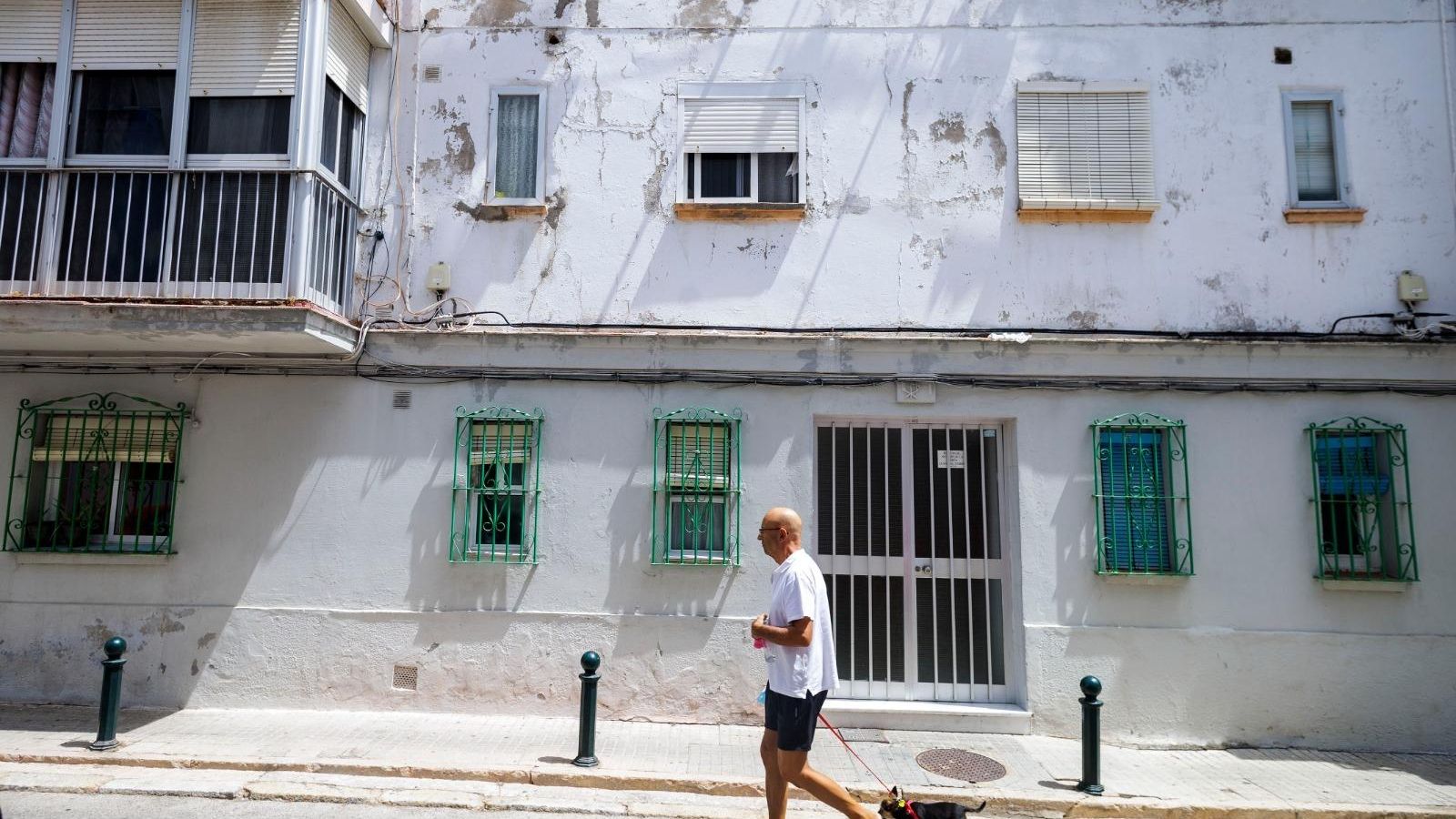 Estado de la fachada de uno de los bloques del barrio.