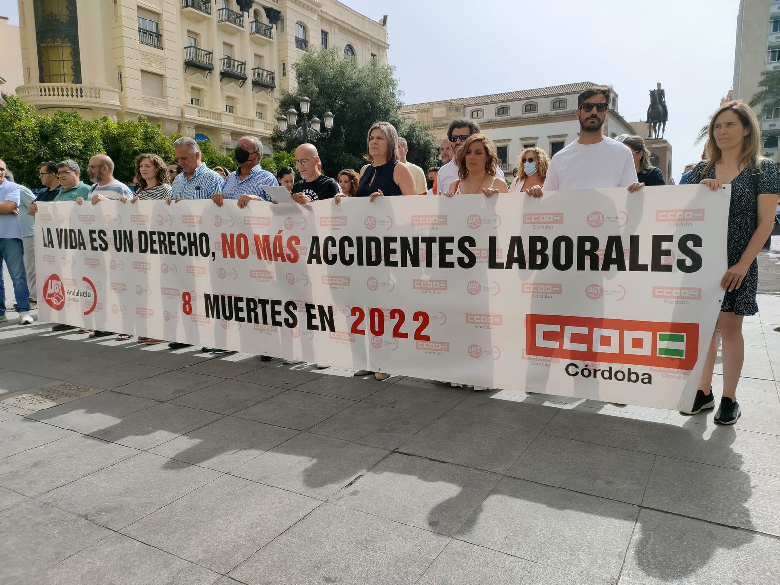 Concentración de CCOO y UGT por la octava víctima mortal en accidente laboral del año.