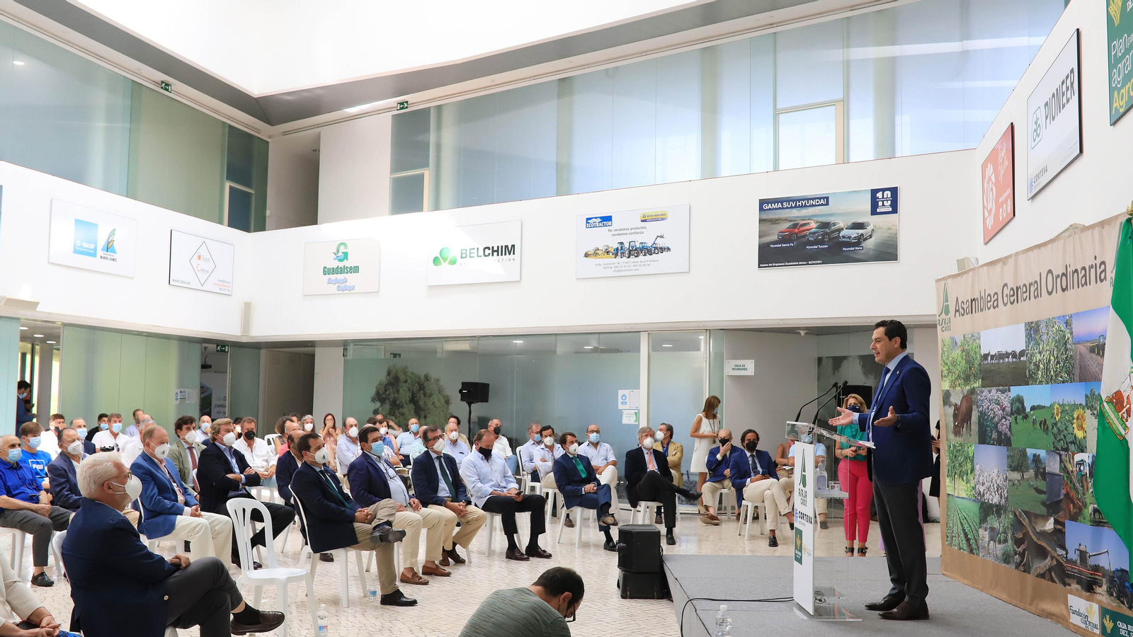 Juanma Moreno asiste a la clausura de la asamblea de Asaja en Jerez