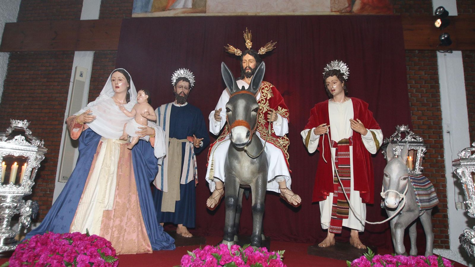 Grupo escultórico de la Borriquita con las tres nuevas tallas.