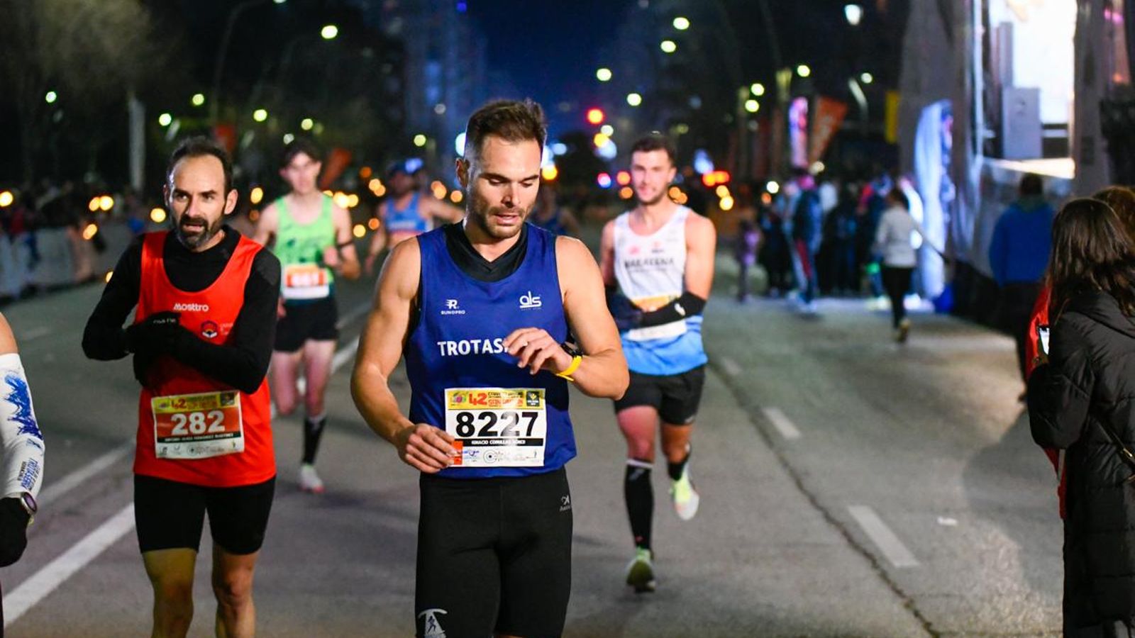 En imágenes: búscate en tu llegada a meta de la Carrera de San Antón 2025 (1)