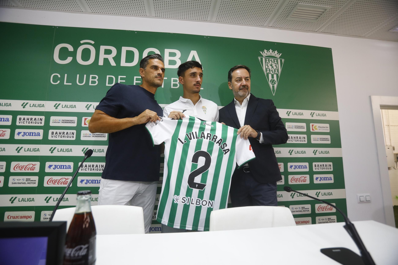 Las mejores fotos de la presentación de Ignasi Vilarrasa como nuevo jugador del Córdoba CF