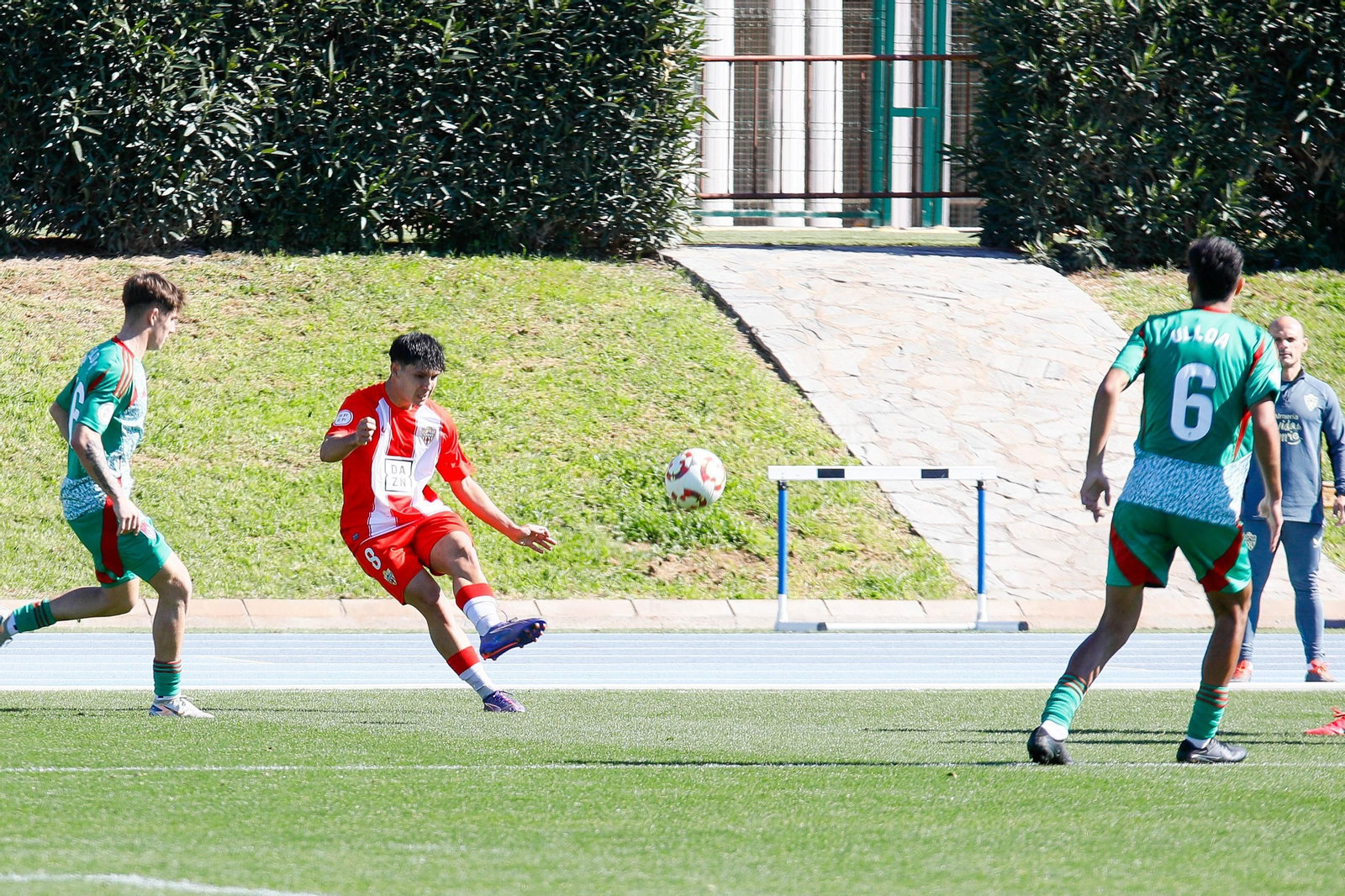 Las imágenes de Segunda RFEF entre Almeria B y recreativo de Granada