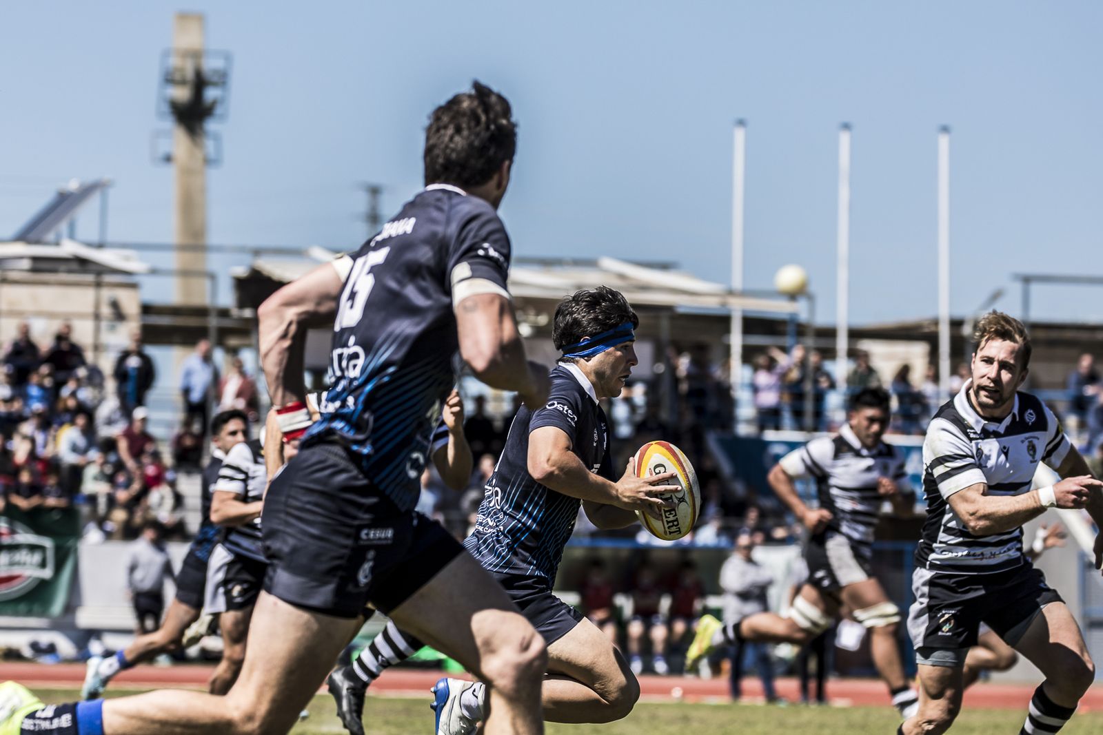 Lance del encuentro disputado este domingo.