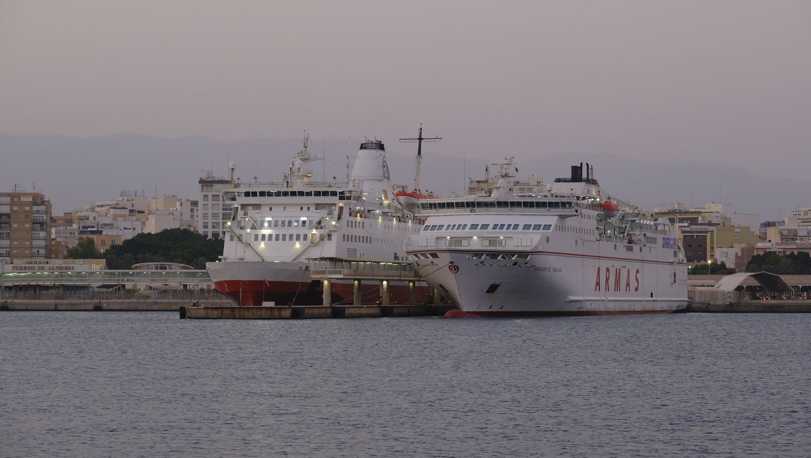 Atardecer en el Faro, organizado por la Autoridad Portuaria de Almería
