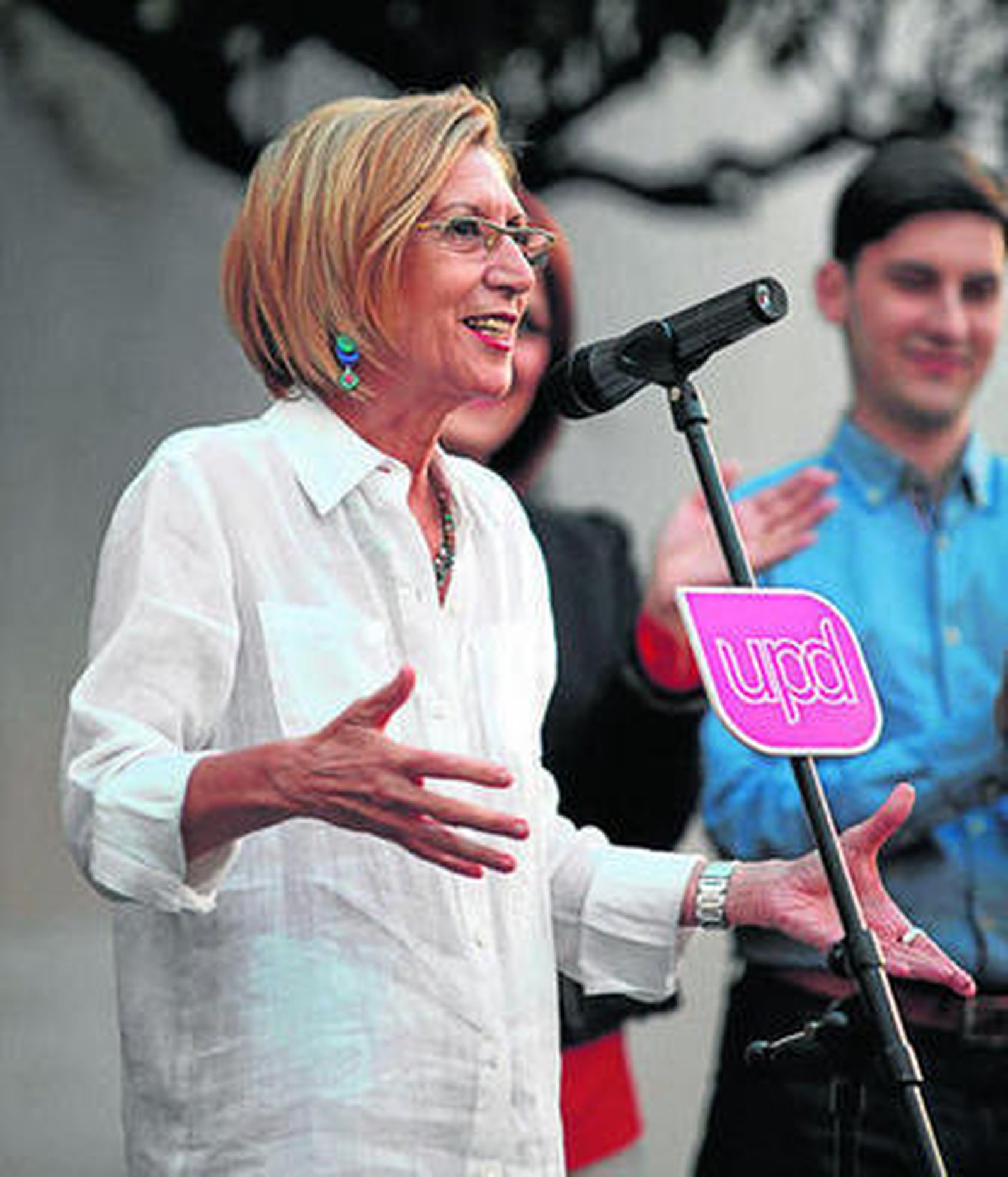 Rosa Díez, en su intervención de ayer en la plaza de San Francisco de Cádiz.