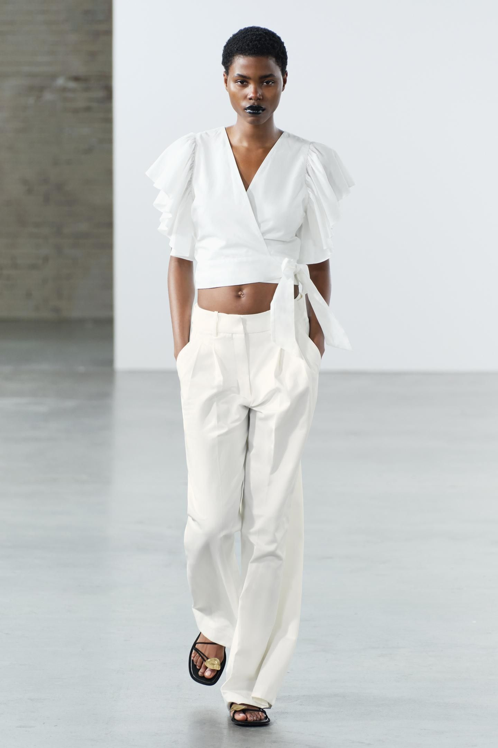 Blusa con volantes de Zara. Blusa con volantes de Zara.