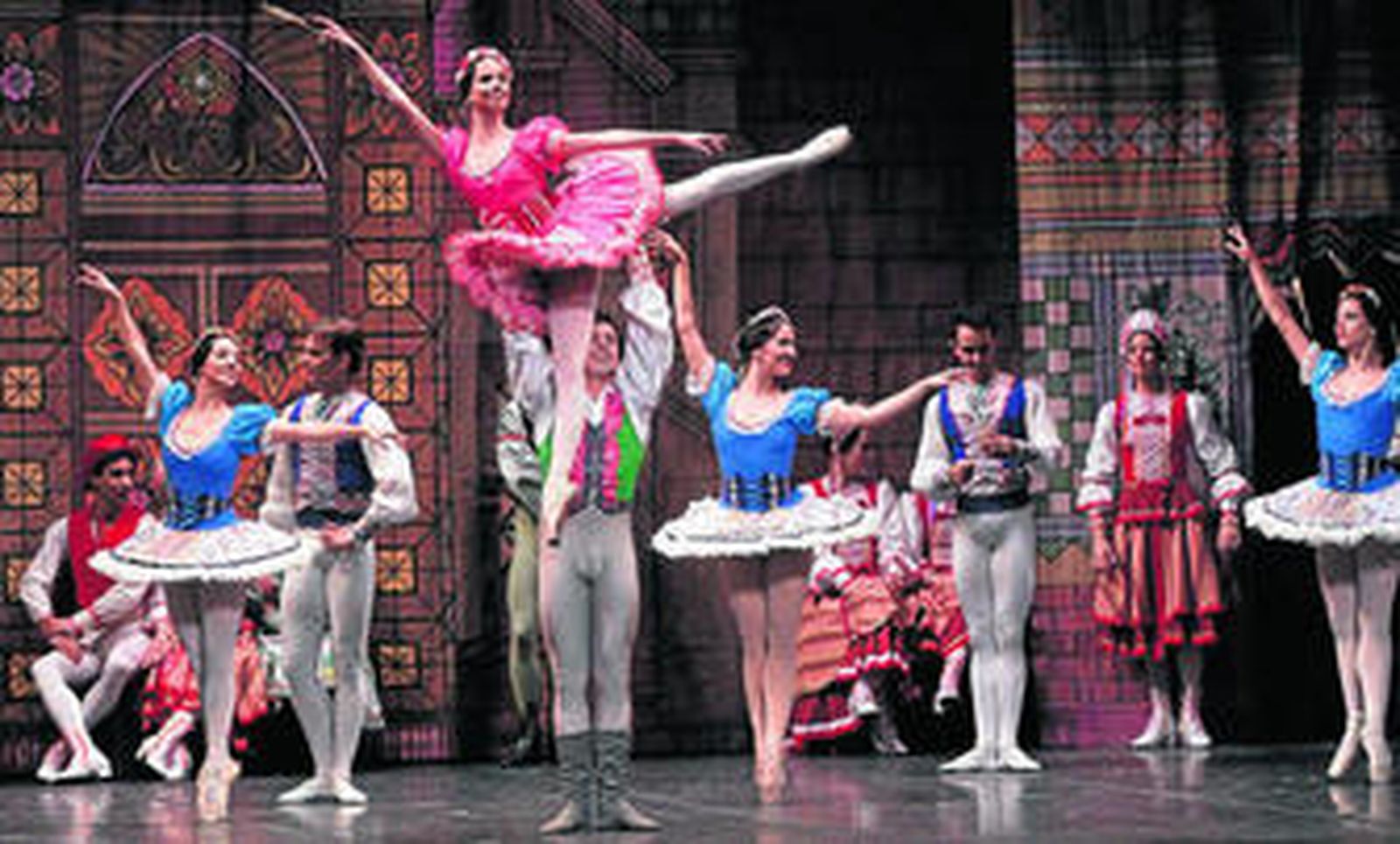 Un momento de la puesta en escena el pasado jueves de 'Coppélia', en el Teatro Villamarta.