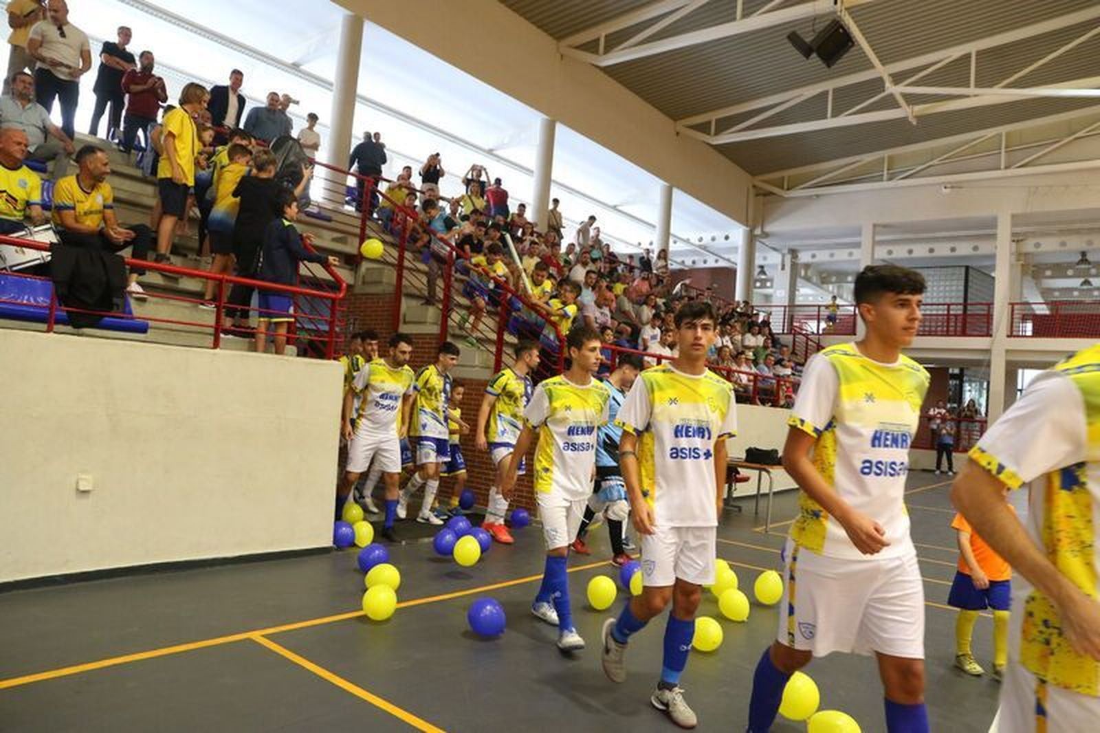 Jugadores del Virgili en un partido en casa.