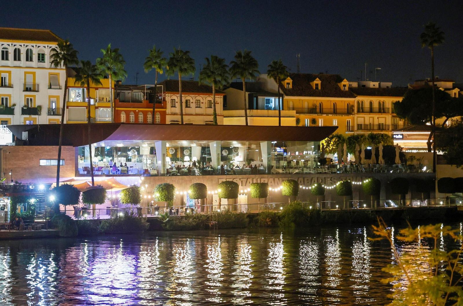 Estado actual del restaurante Abades Triana, en el número 69 de la calle Betis.