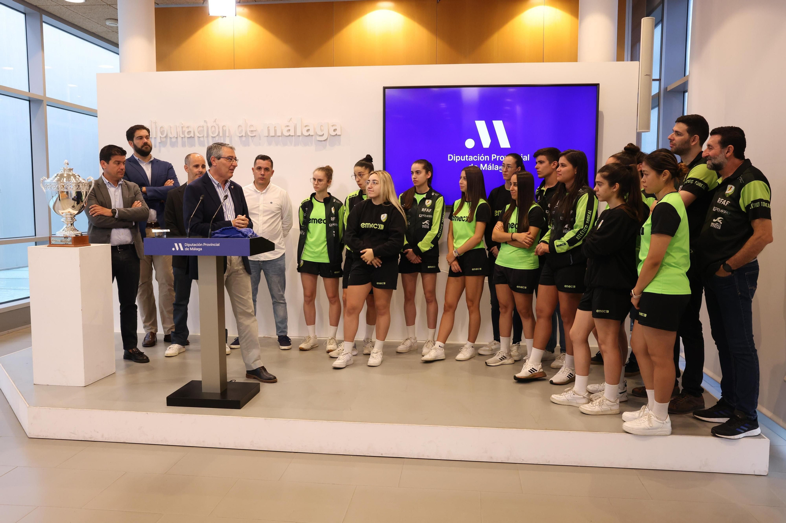 El Nueces de Ronda Atlético El Torcal, recibido por la Diputación tras su ascenso