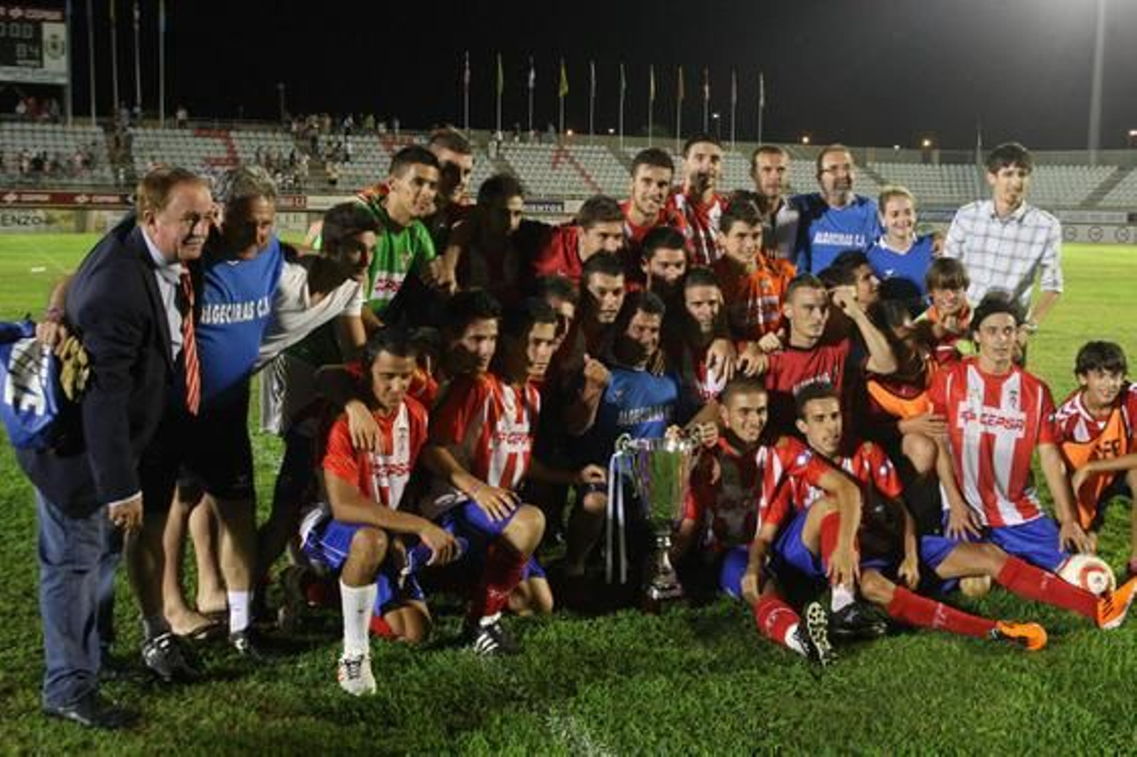 El Algeciras se hace con el trofeo Virgen de La Palma tras superar a la Balona en la tanda de penaltis./Fotos: Paco Guerrero

Foto: Paco Guerrero