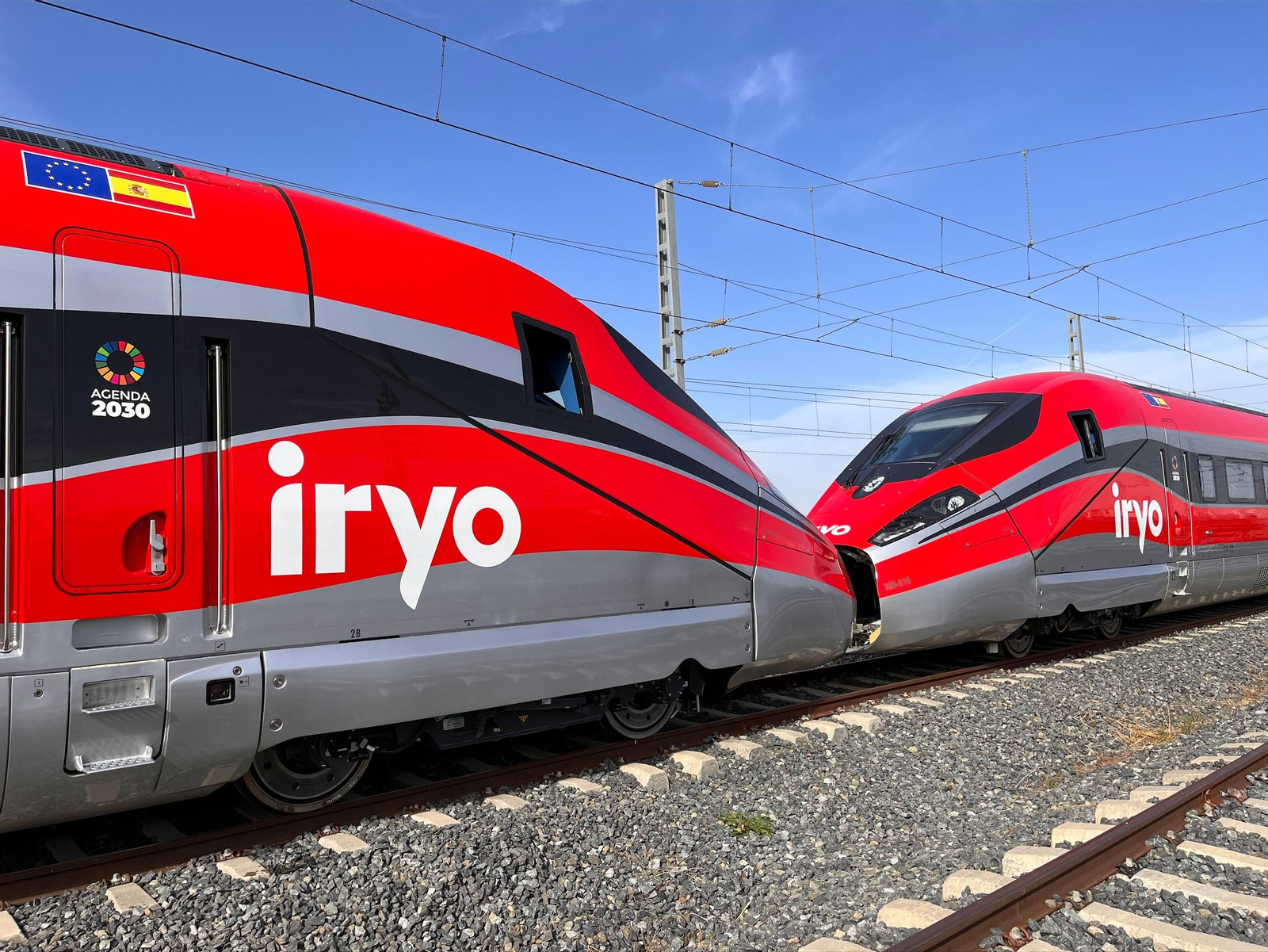 Trenes de iryo, primer operador privado ferroviario de alta velocidad por número de  frecuencias que opera en el mercado español.
