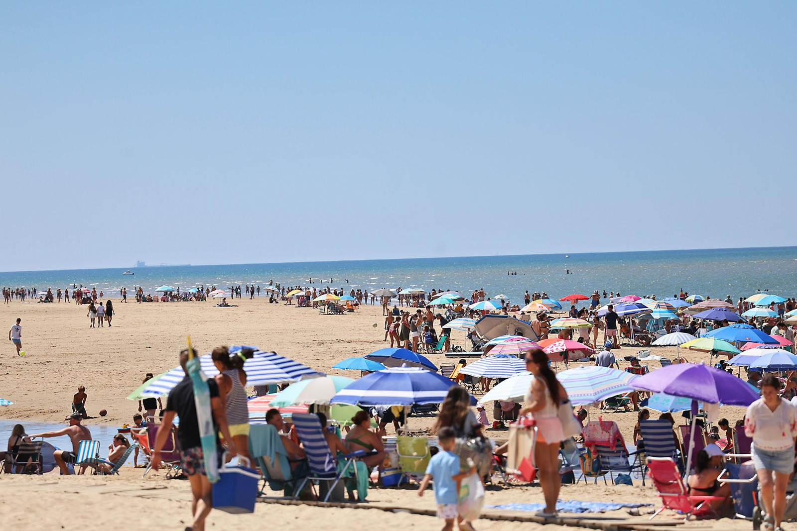 Las imágenes del domingo de playa en Huelva