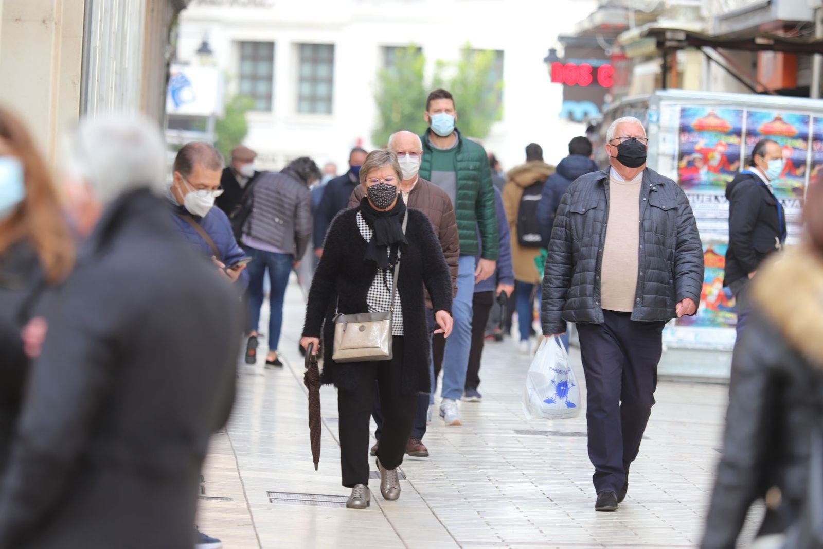 Ambiente en el centro de la capital onubense.