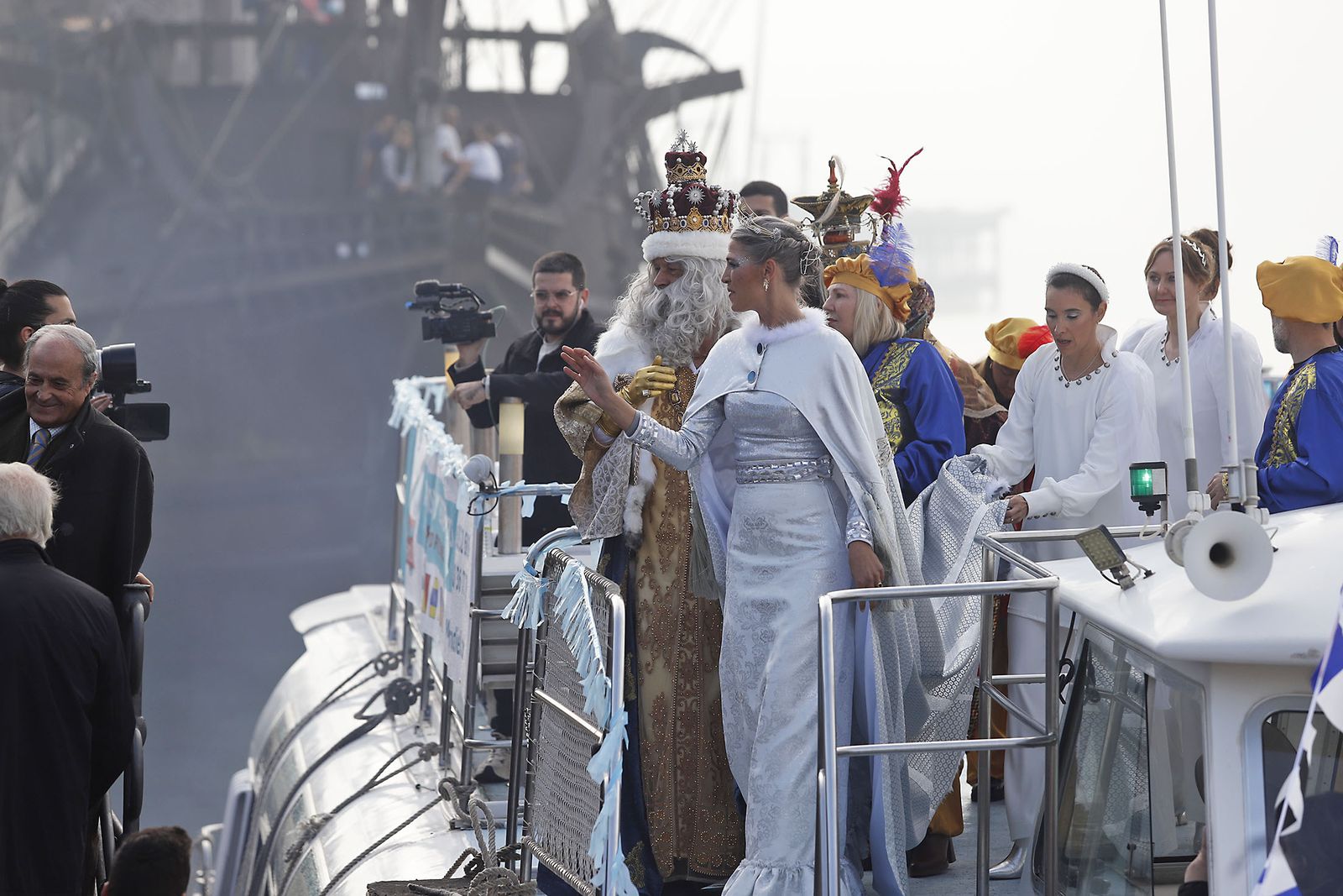 Imágenes de la mágica llegada de los Reyes Magos y la Estrella de la Ilusión a Huelva en barco