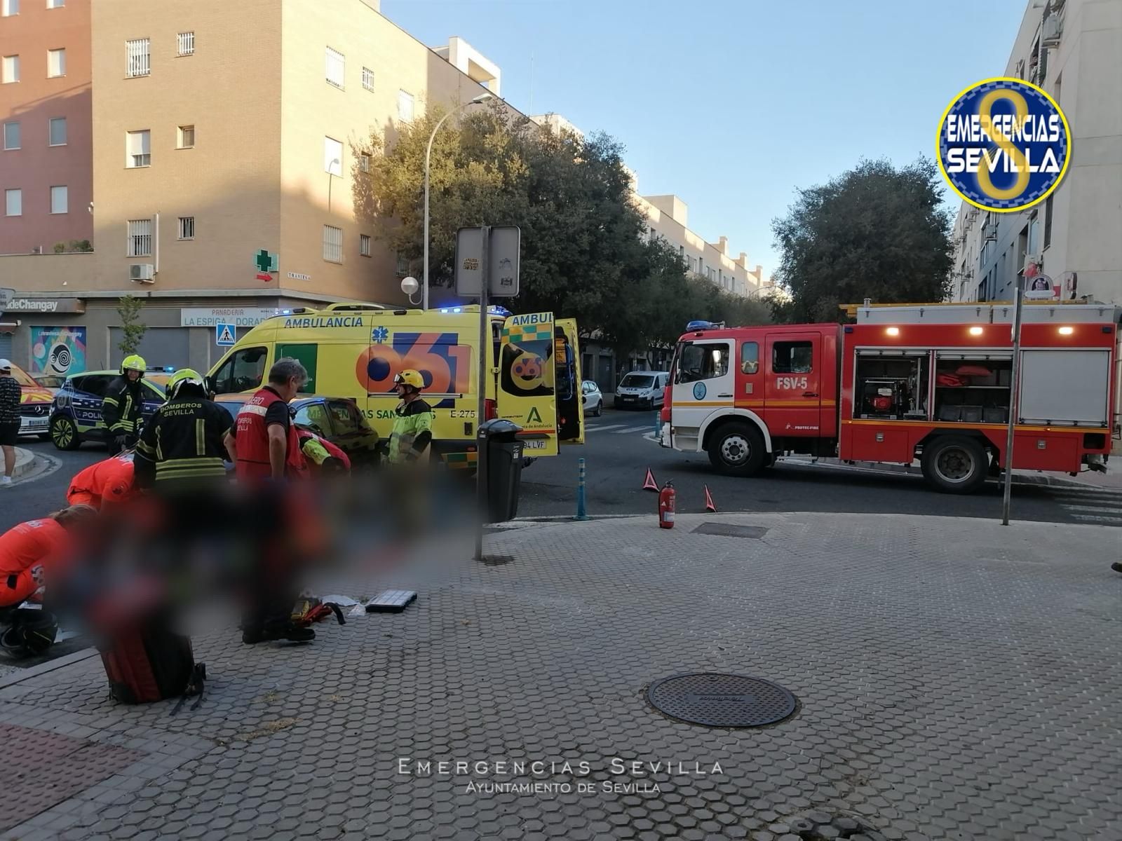 Dispositivo policial y sanitario en el lugar del accidente.