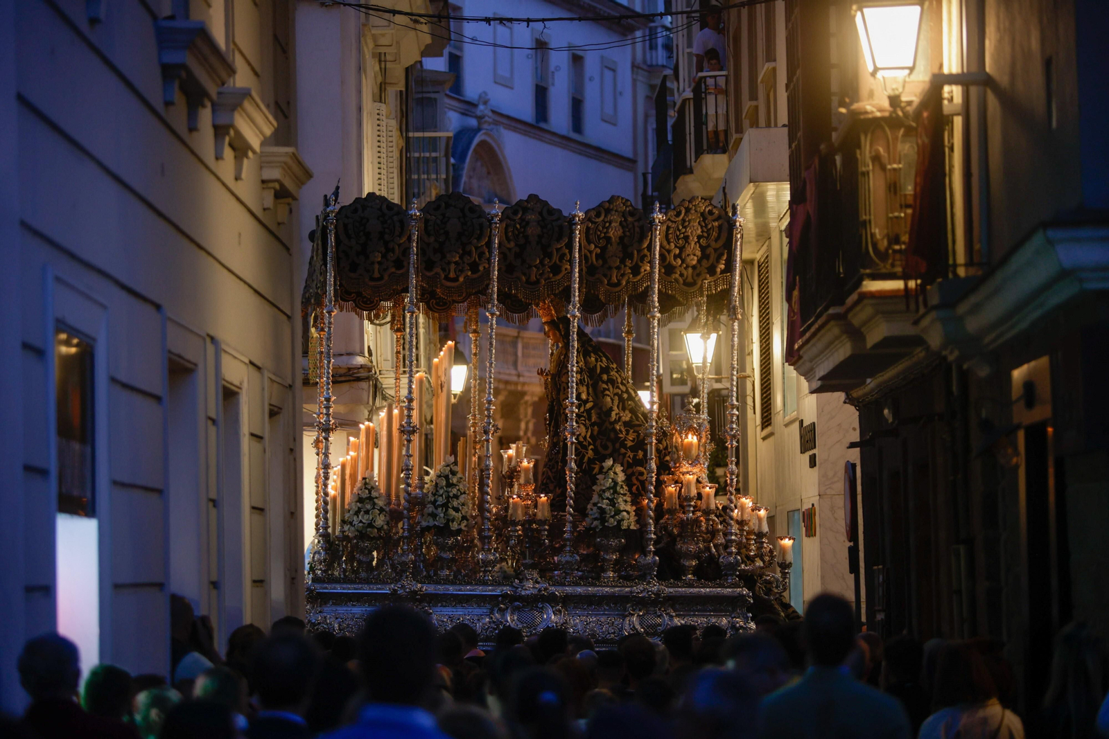 Las imágenes de la salida de Vera-Cruz en Cádiz en la Semana Santa 2023