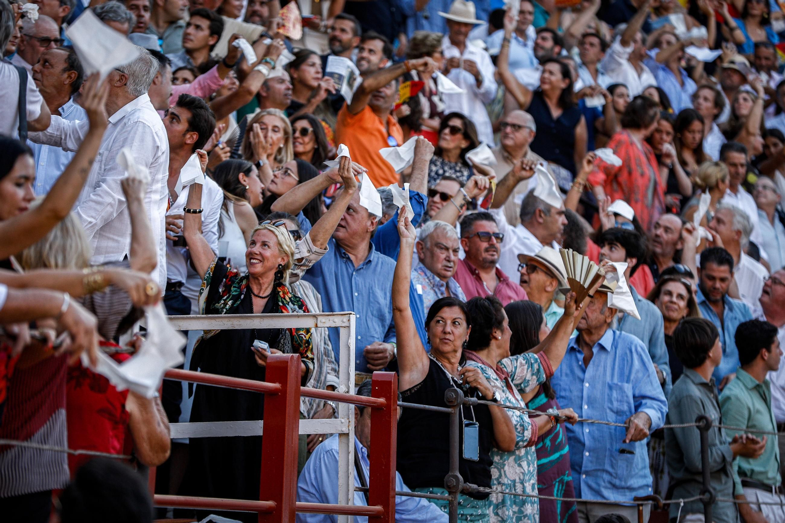 Imágenes de la corrida de toros en El Puerto: Manzanares, Roca Rey y Pablo Aguado