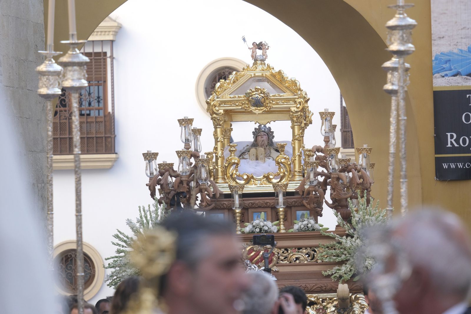 La procesión de la Virgen de Acá por las calles de Córdoba, en imágenes