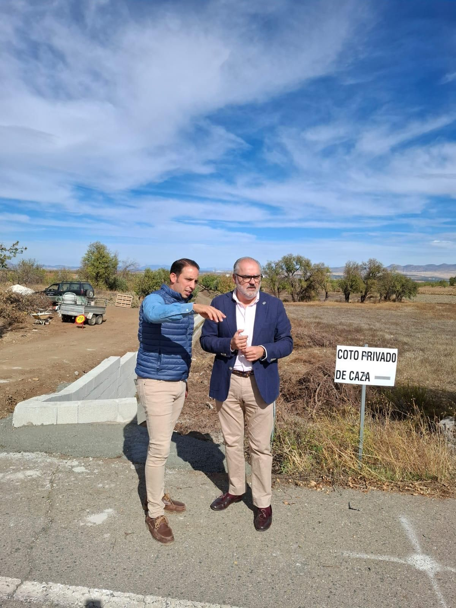 Imagen de la visita a las obras realizadas con fondos del PFEA