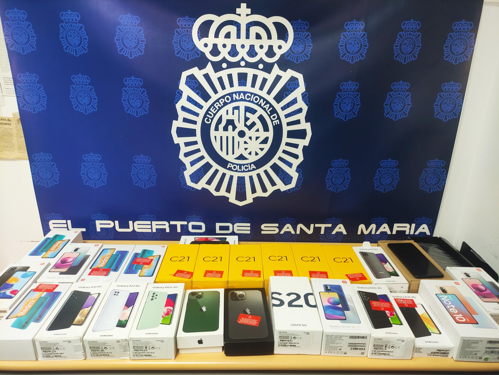 Teléfonos móviles recuperados por la Policía Nacional
