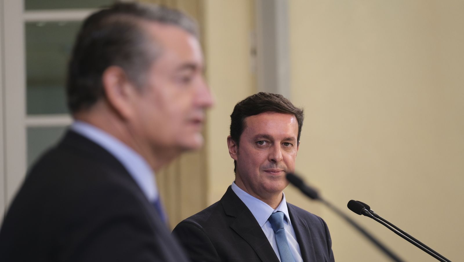 Imágenes de la visita del Consejero de Presidencia, Antonio Sanz, a la Diputación de Almería