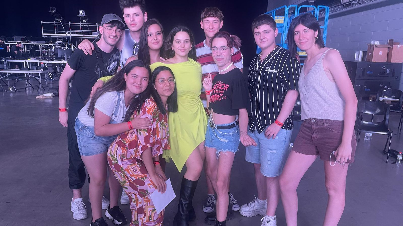 Rosalía con parte del equipo de Motomami World Tour