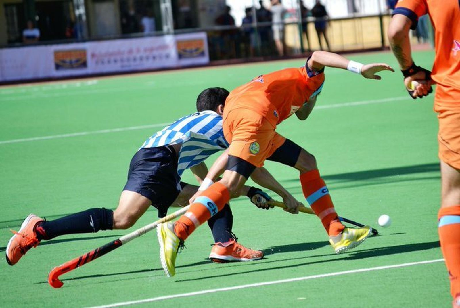 Un partido de Hockey Benalmádena.