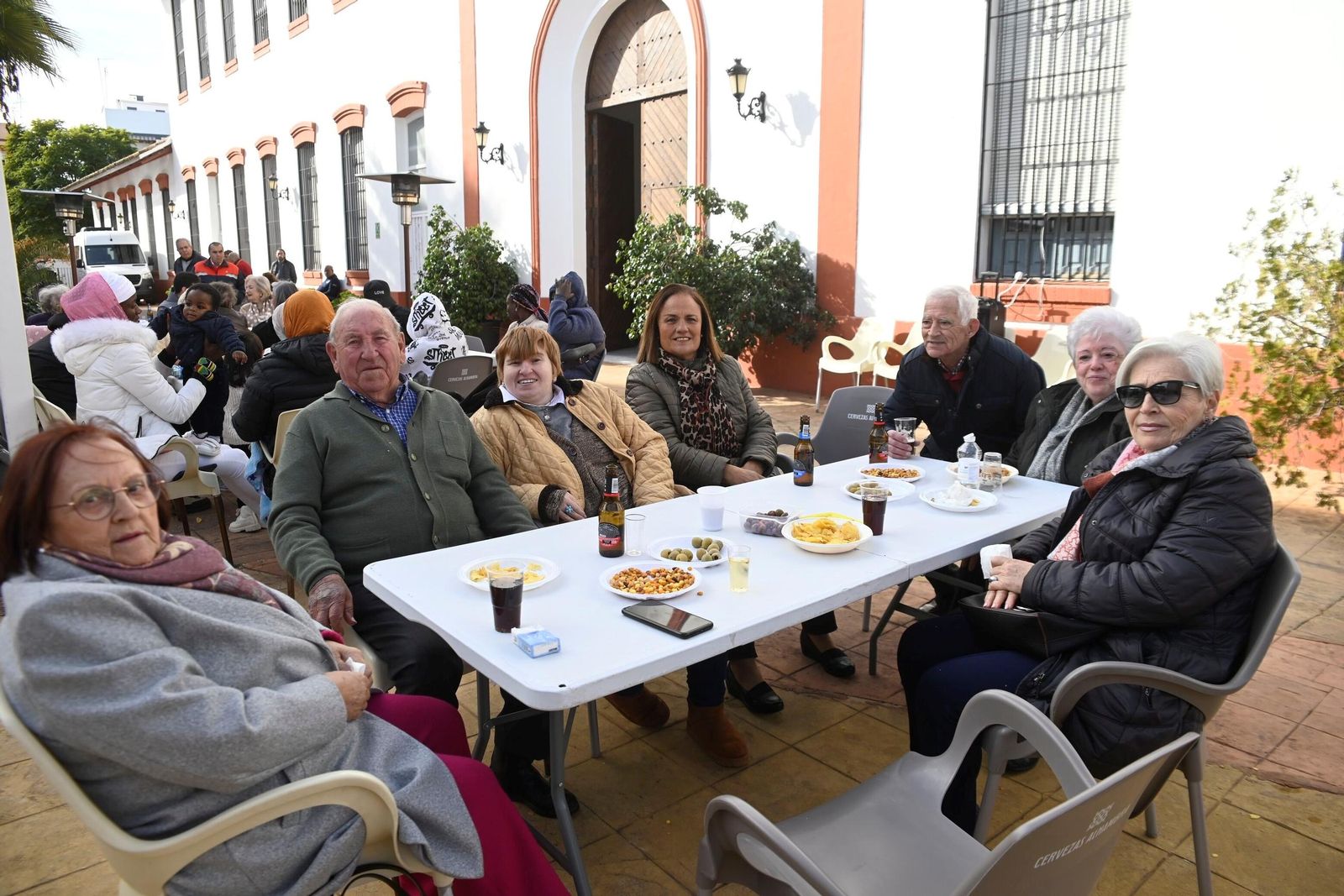 Las migas de la Cruz Blanca, en imágenes