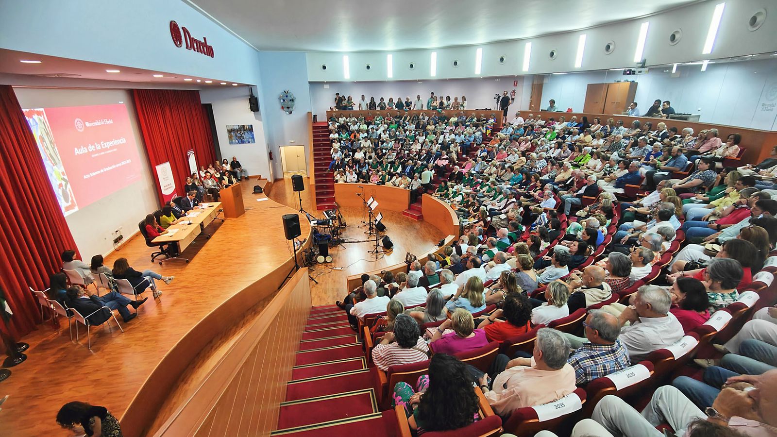 Imágenes de la clausura del curso académico 2022-2023 del Aula de la Experiencia en la Universidad de Huelva