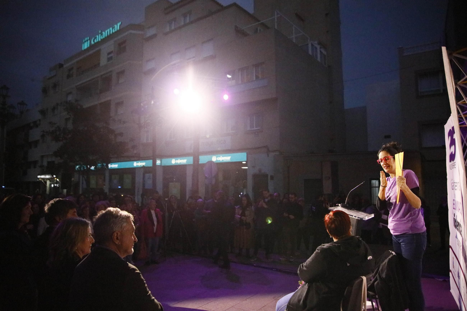 Manifestación por el 25 N en Roquetas de Mar