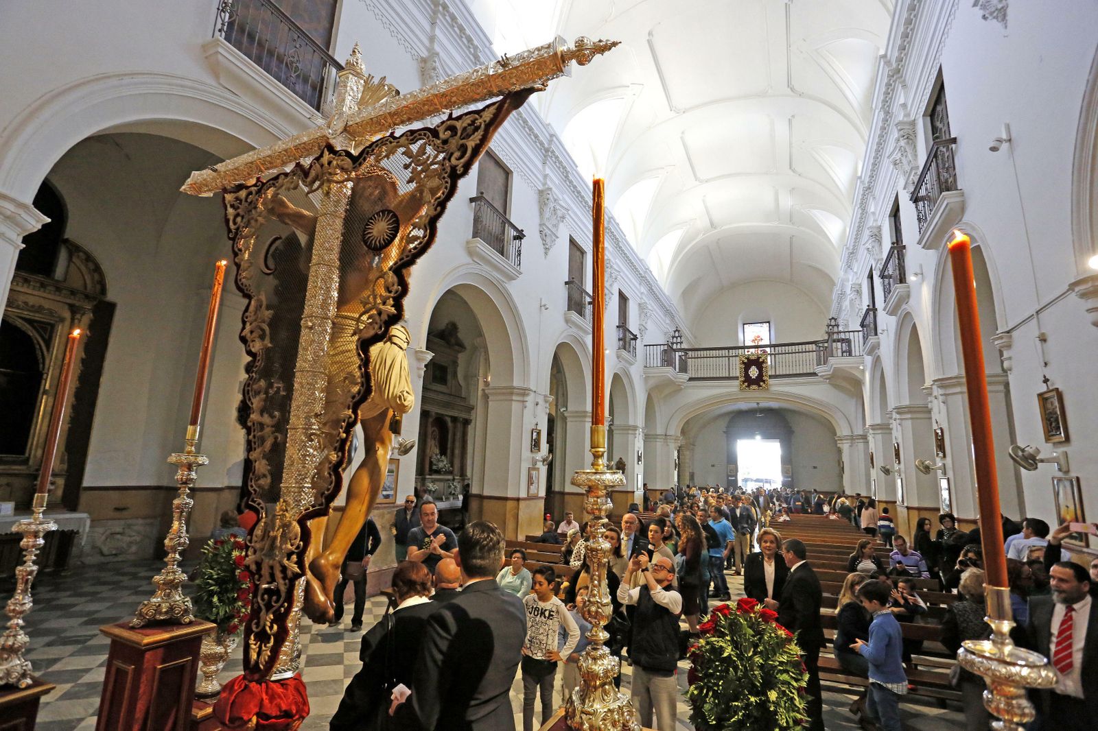 Besapiés del Cristo de la Expiración en la iglesia de San Francisco.