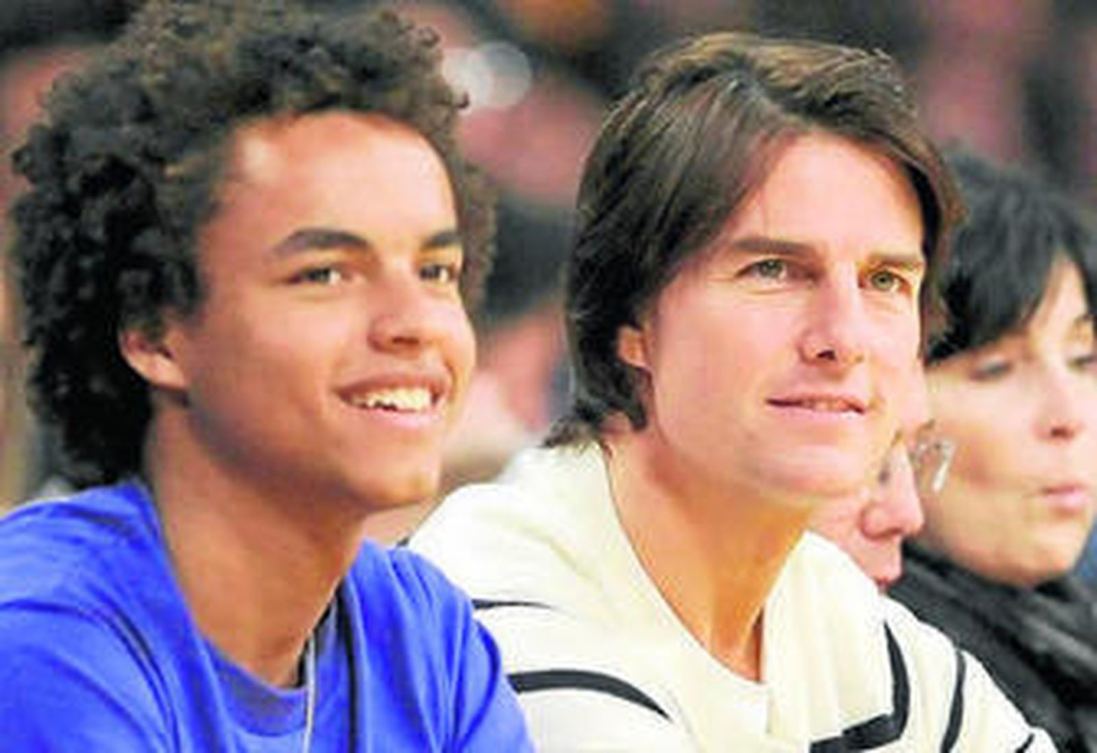 Tom Cruise disfruta en la grada junto a su hijo Connor