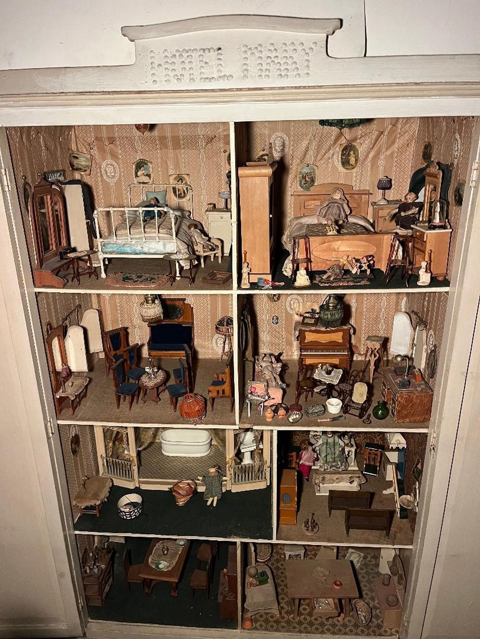 Así es esta casa de muñecas modernista, en Cádiz