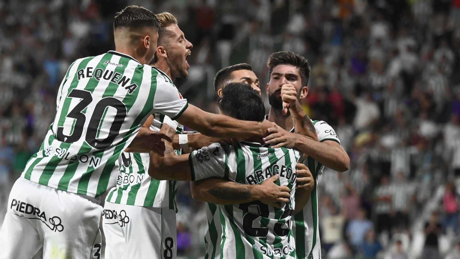 Los jugadores del Córdoba CF celebran un gol en El Arcángel.