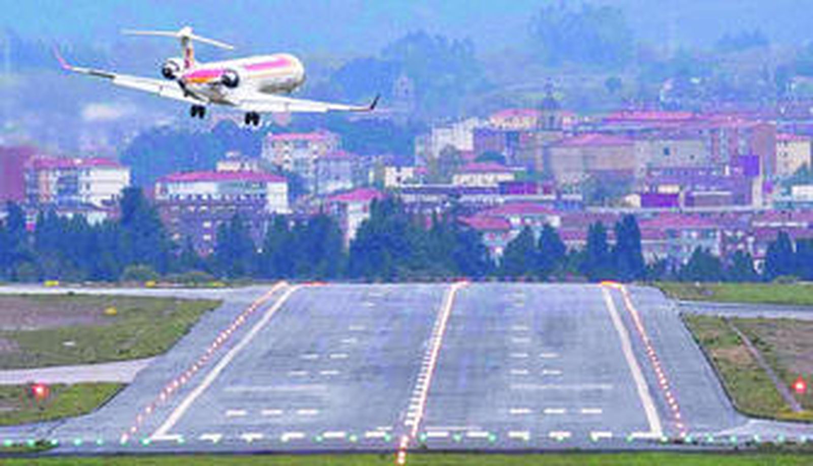 Un avión procedente de Madrid intenta aterrizar en Bilbao.