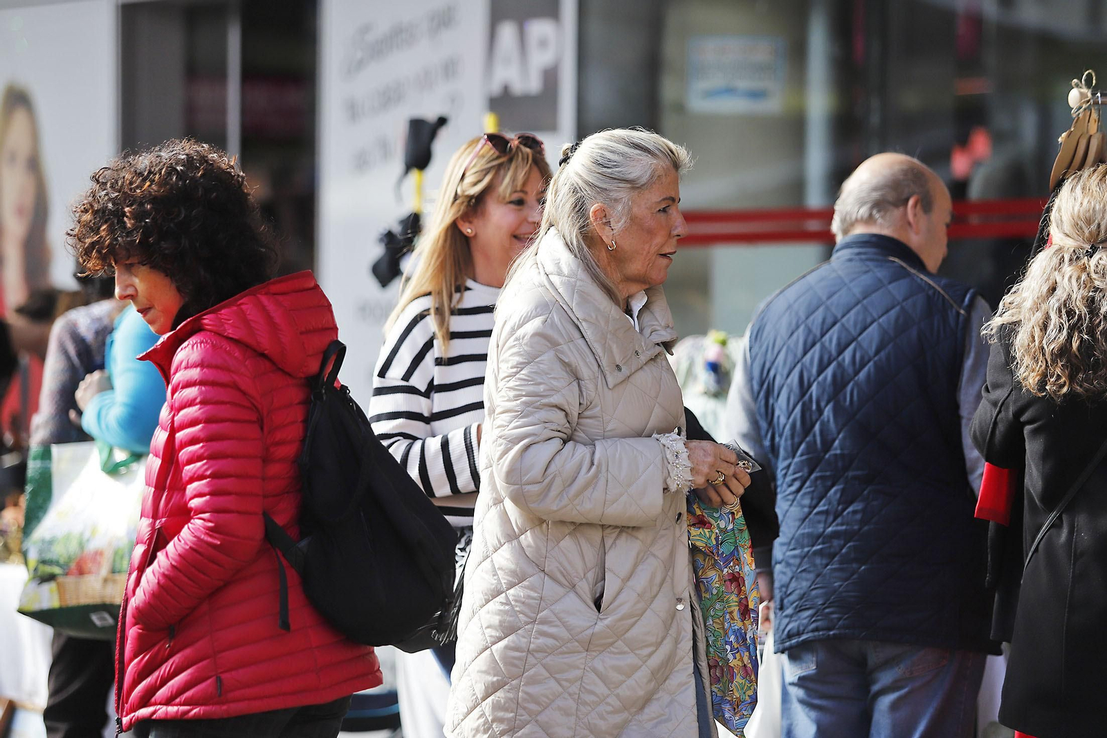Imágenes del ambiente en el zoco del Mercado del Carmen