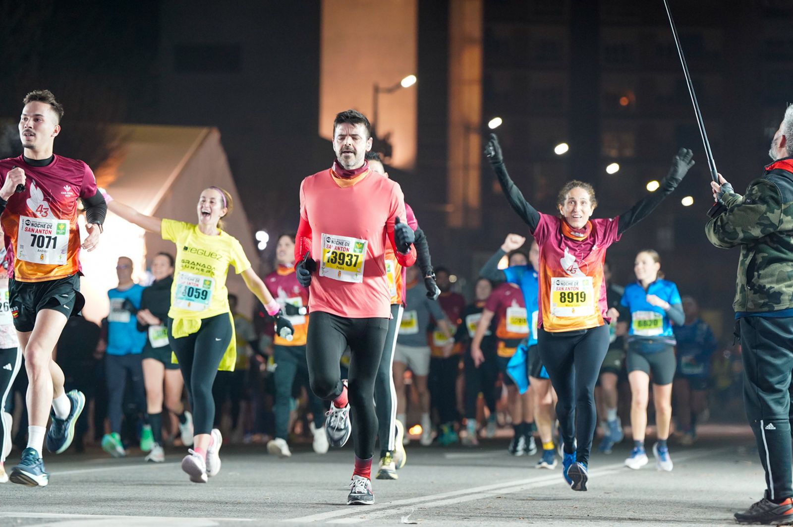 En imágenes: búscate en tu llegada a meta de la Carrera de San Antón 2026 (12)