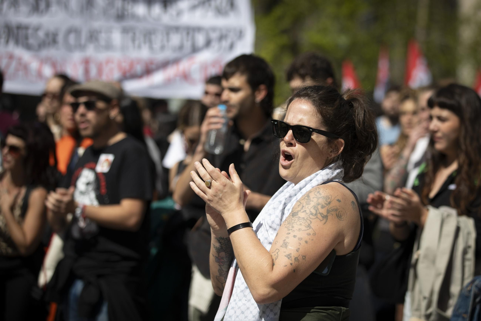 Todas las imágenes de la manifestación contra "el negocio de la vivienda" en Granada