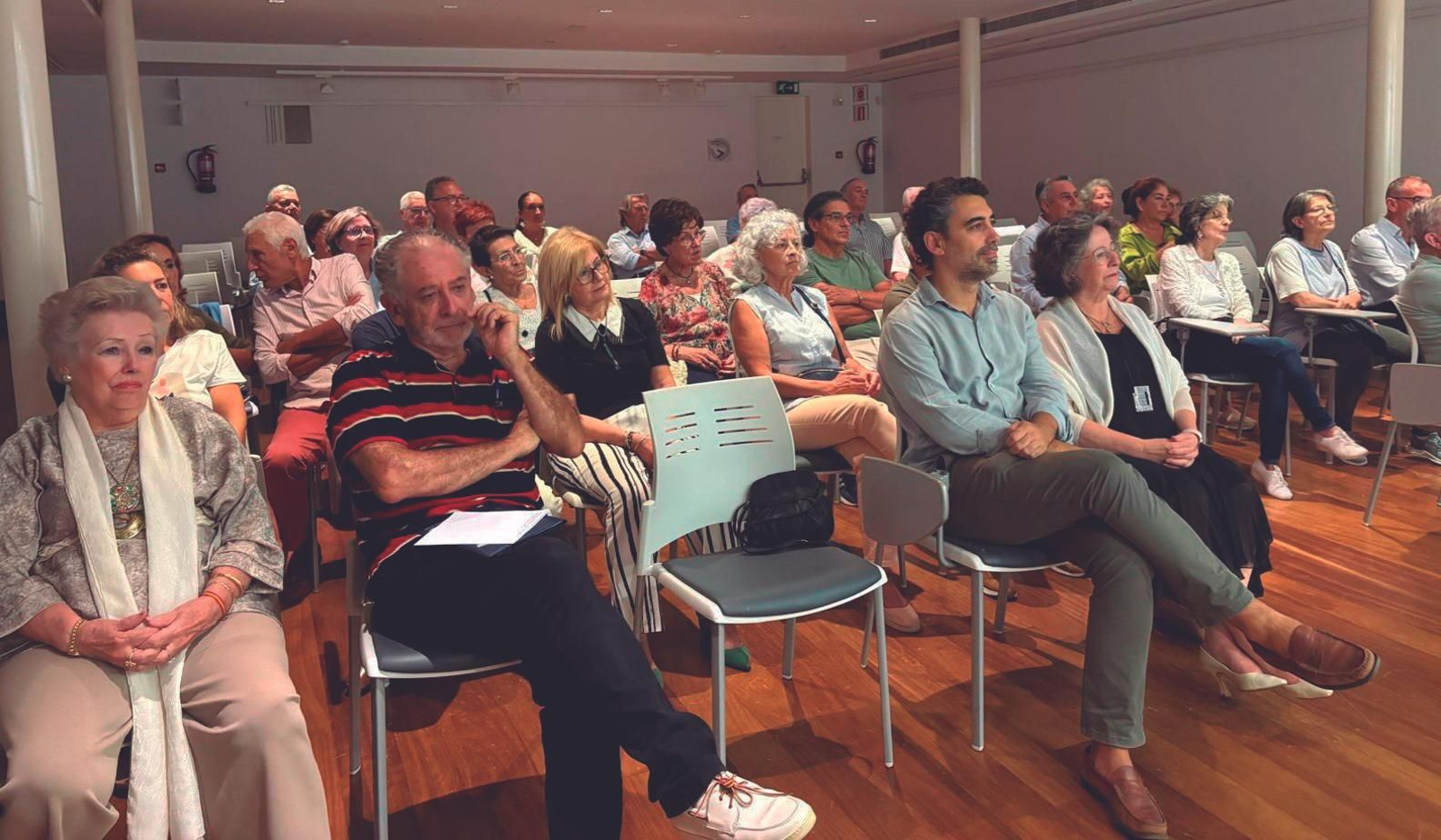 La conferencia tuvo una gran afluencia de público.